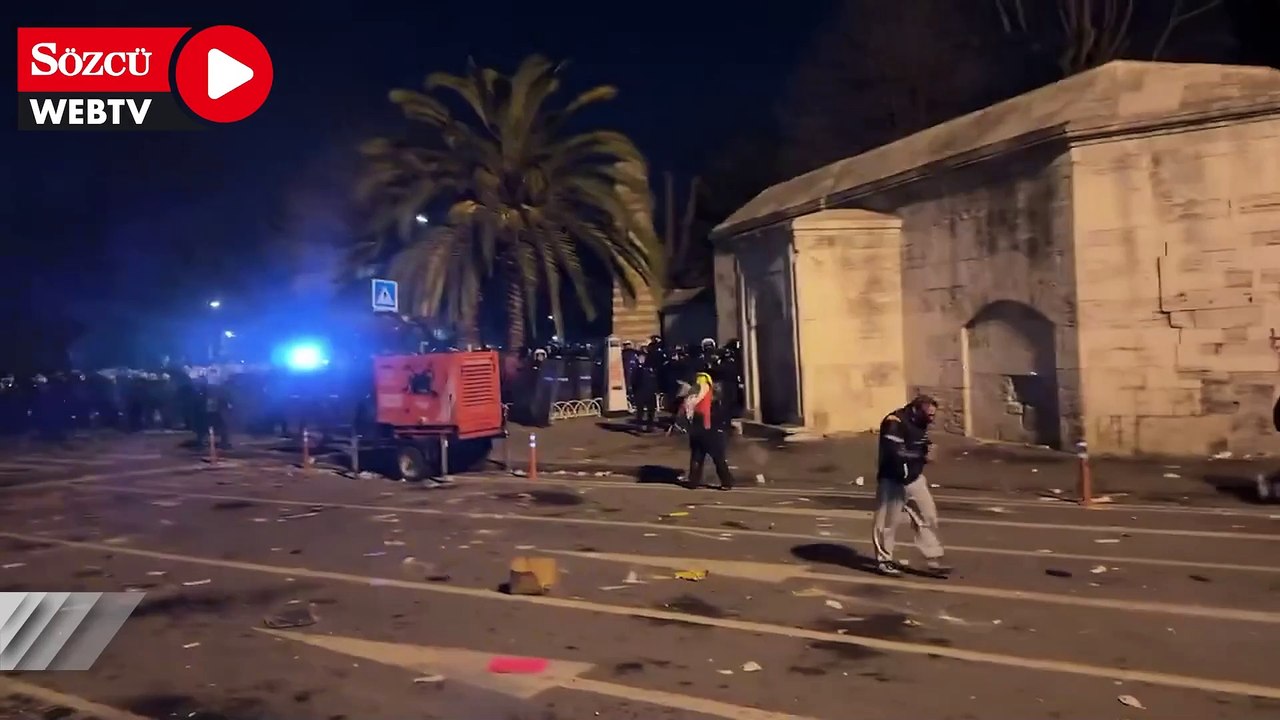 Polisten İmamoğlu protestolarında göstericiye uçan tekme!