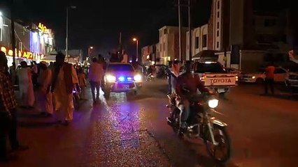 السودانيون يحتفلون باستعادة الجيش للقصر الرئاسي