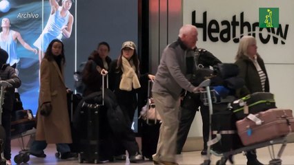 Aterrizan primeros vuelos en Heathrow tras el incendio que perturbó el tráfico aéreo mundial