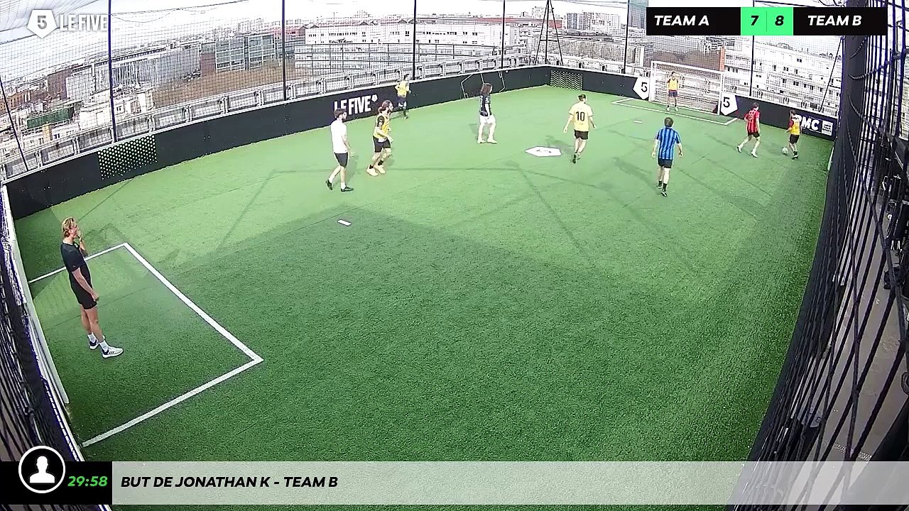 But de Jonathan K - Team B