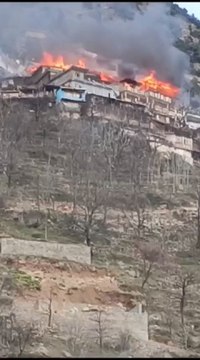 افطاری سے کچھ دیر قبل بحرین کا علاقہ آئین کا پورا گاوں آگ کی لپیٹ میں آچکا ہے۔ علاقہ دشوار گزار اور پہاڑی ہونے کی وجہ سے آگ بجھانے میں مشکلات کا سامنا، مقامی لوگ گھروں سے نکل کر آگ بجھانے میں مصروف،