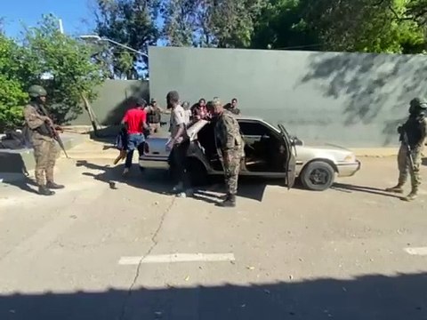 Detienen 5 dominicanos que traficaban haitianos indocumentados en diferentes provincias