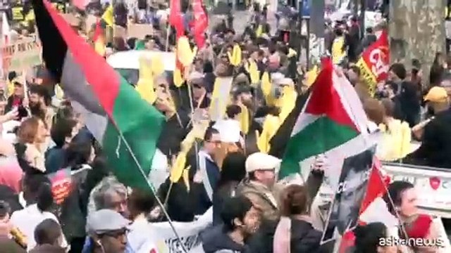 Manifestazioni anti razzismo in centinaia città della Francia