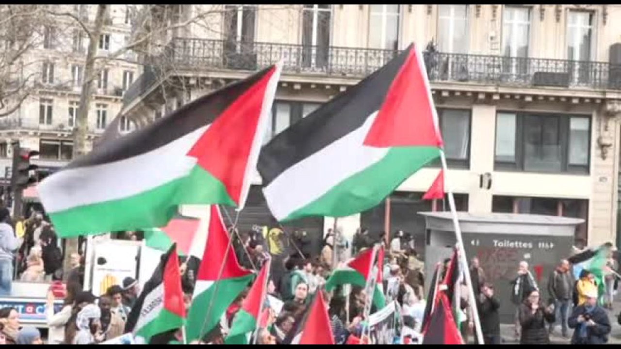 Manifestazioni anti razzismo in centinaia città della Francia