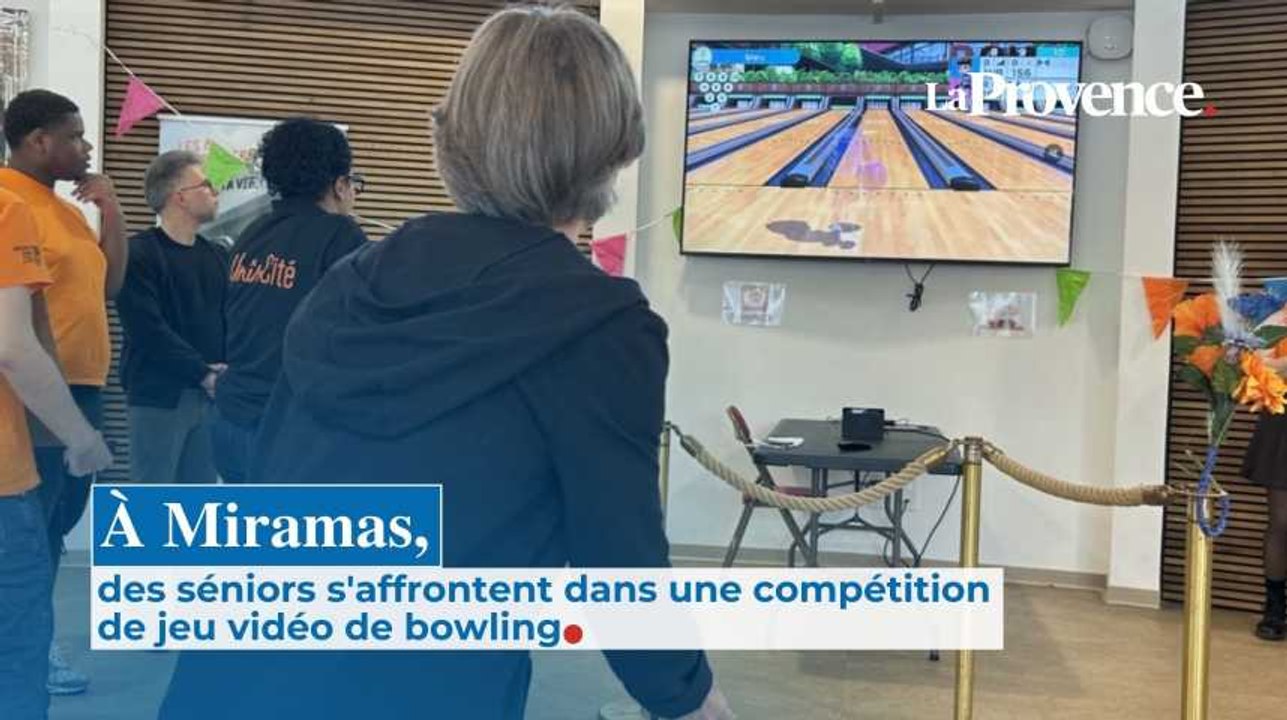 À Miramas, des séniors s'affrontent dans une compétition de jeu vidéo de bowling