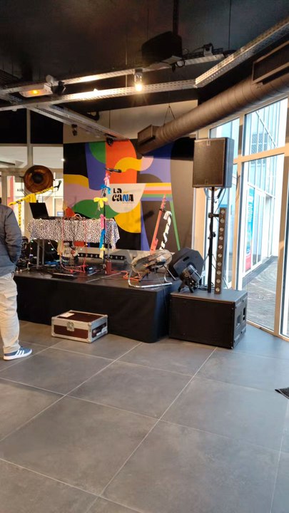 Attention Le Tapis Prend FeuPOP / CHANSONAu festival nouvelles Scènes Niort