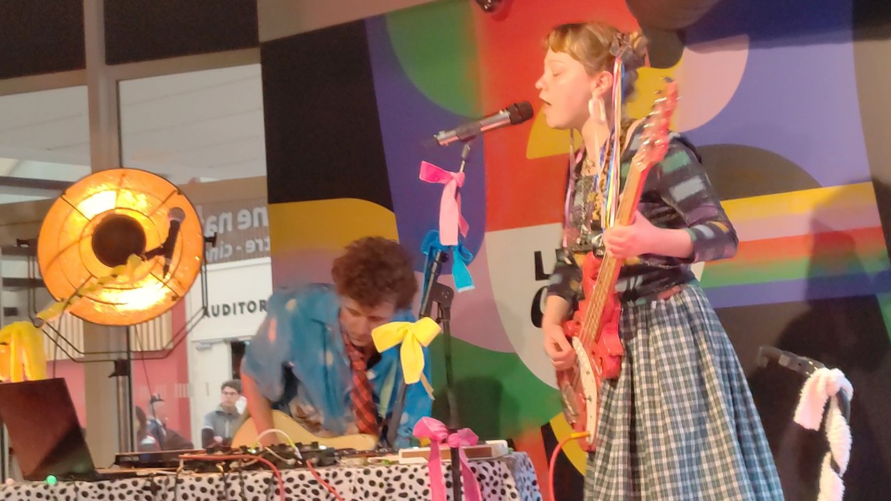 Attention Le Tapis Prend FeuPOP / CHANSONAu festival nouvelles Scènes Niort