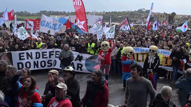 Manifestación en España contra posible impacto ambiental de dos grandes proyectos industriales