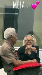 Meta! Casal de idosos é flagrado em meio a fofoca na igreja e cena diverte web; assista