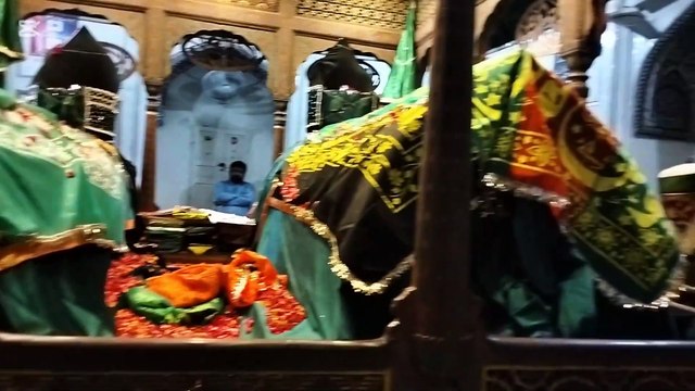 Exploring Shrine of Shah Shams Tabrez Multan Pakistan