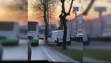 Bursa'da tepki çeken görüntüler! Trafikten kaçmak için...