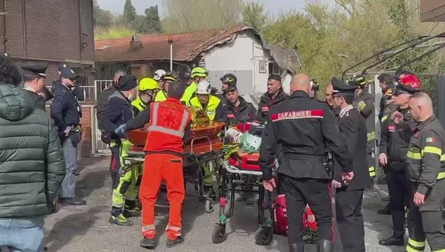 Roma, esplosione e crollo palazzina: uomo estratto vivo da macerie - Video