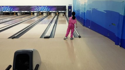 Two handed youngest bowler Alina Mehmood 20180815_105510