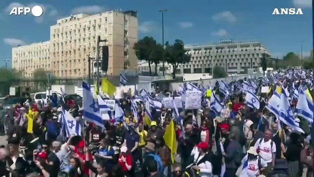 A Gerusalemme proteste anti-governative davanti alla Knesset