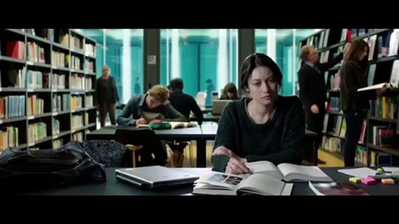 The correspondence  Romantic hollywood movie in hindi explained _ couple first love movie scene