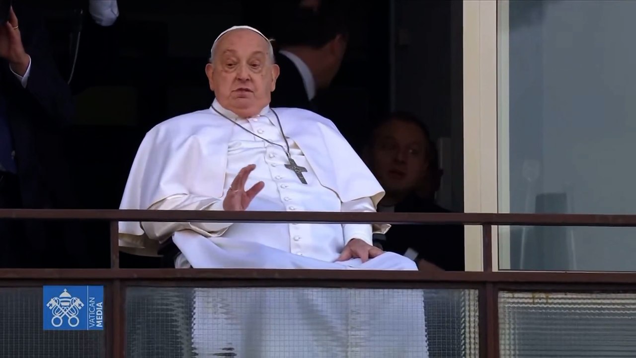 « Merci à tous » : première apparition publique du pape François depuis son hospitalisation
