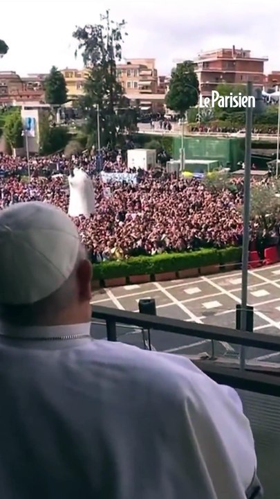 Première apparition publique du pape François depuis son hospitalisation