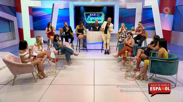 ¡Viral! Parejas Complicadas | Bar en Español | Aquí se Habla Español
