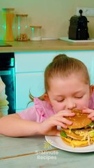 MOM'S Teeny Tiny BURGERS for Little Ones!