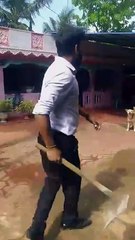 அச்சுவேலியில் ஆசிரியர் மீது மண்வெட்டியால் தாக்குதல்