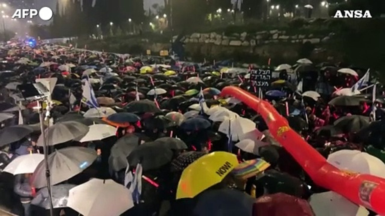 Israeliani protestano contro Netanyahu a Gerusalemme