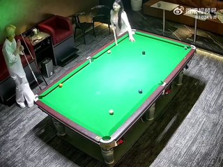 Elle peut battre n'importe qui au billard