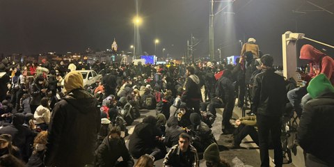 Binlerce öğrenci Beşiktaş'tan Saraçhane'ye yürüyor