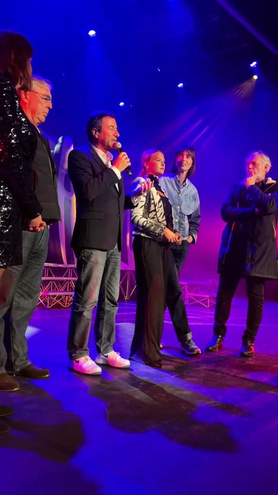 Les célèbres personnalités de la télé se sont retrouvés avec bonheur, dans le Sud, à Vallauris Golf-Juan, pour assister à un magnifique show de cabaret, en présence de Mr Le Maire K. Luciano et ses adjoints, heureux de répondre à l'invitation du dynamique