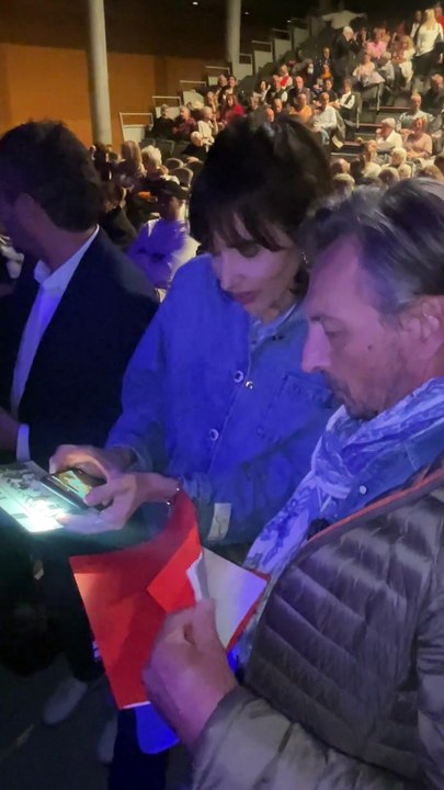 Exclusif - - Les célèbres personnalités de la télé se sont retrouvés avec bonheur, dans le Sud, à Vallauris Golf-Juan, pour assister à un magnifique show de cabaret, en présence de Mr Le Maire K. Luciano et ses adjoints, heureux de répondre à l'invitation