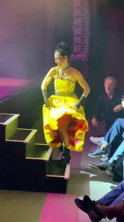 Exclusif - - Les célèbres personnalités de la télé se sont retrouvés avec bonheur, dans le Sud, à Vallauris Golf-Juan, pour assister à un magnifique show de cabaret, en présence de Mr Le Maire K. Luciano et ses adjoints, heureux de répondre à l'invitation