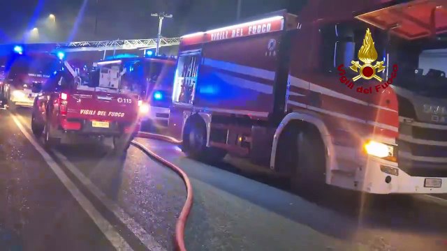 Messina - ABITAZIONI IN FIAMME, SALVATO UN UOMO DAI VIGILI DEL FUOCO (23.03.25)
