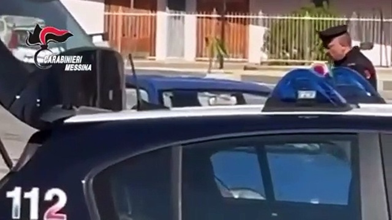 Messina - Arrestano un pusher e denunciano 3 persone. La droga nascosta nelle prese della corrente elettrica (23.03.25)
