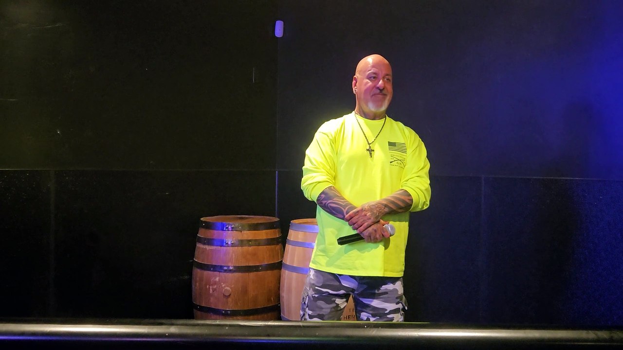 BILLY SQUIRE - IN THE DARK (PERFORMED LIVE AT THE WESTERNER)