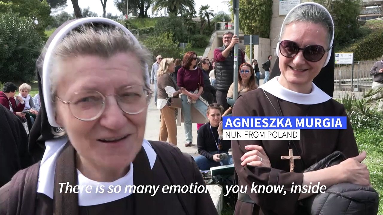 The Pope's public appearance brings a 'sense of hope' for supporters outside Gemelli Hospital