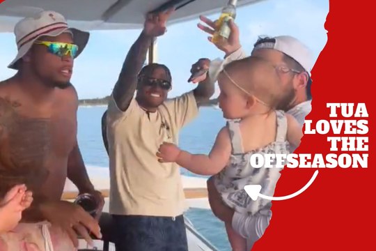 Enjoying the off-season! Tua Tagovailoa and Baker Mayfield partying with their families over a yacht