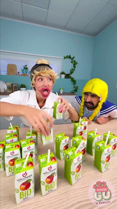 Comment utiliser les toilettes lorsque la salle de bain est fermée ! 😆🚽 #astuces #drôle #shorts