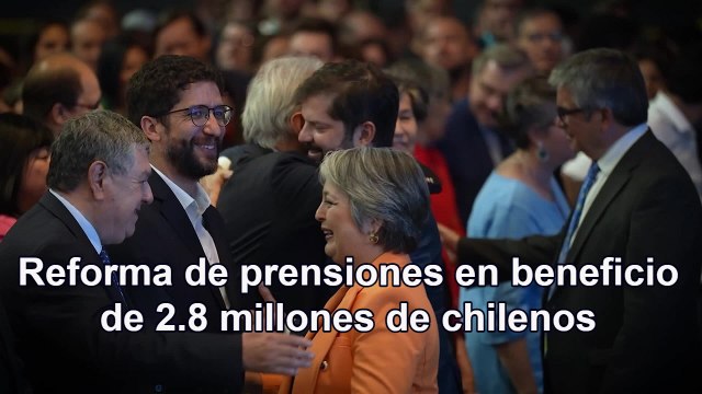 Promulga Boric reforma de pensiones que beneficiará a 2.8 millones de personas