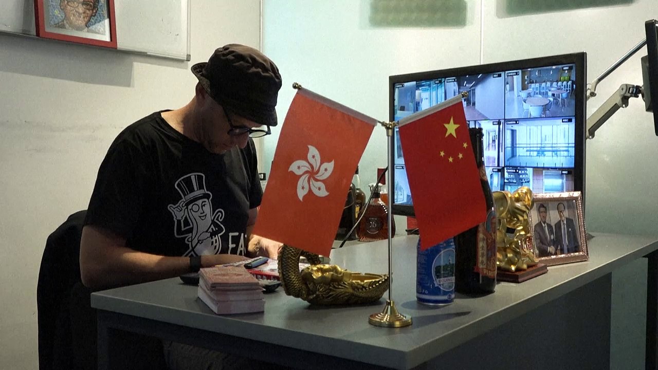 'Rigid' Hong Kong office turned into artists' satire