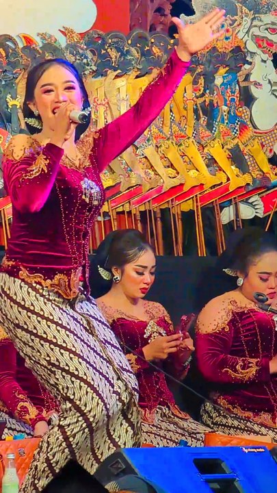 Tambah Sexy bolo Sinden Lucky Naswa egolané Ngangeni