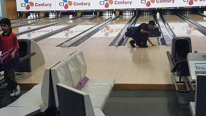 Two handed bowler Arif Mehmood 20180818_170856