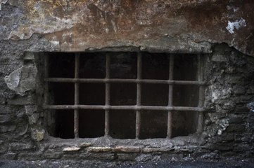 Une règle - ne jamais aller à la cave.