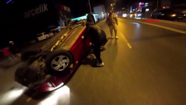 Avcılar'da takla atan otomobildeki 4 kişinin kurtarılma anları kamerada