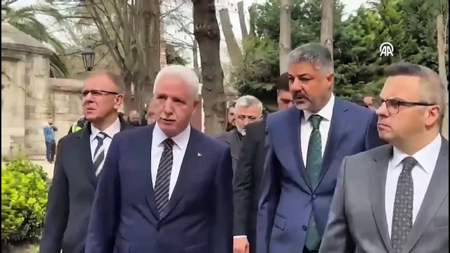 Vali Gül, izinsiz gösterilerde zarar gören Şehzadebaşı Camii'nde incelemede bulundu