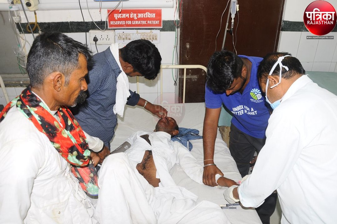 श्मशान घाट में मधुमक्खियों का हमला, परिजन, रिश्तेदार व ग्रामीण शव छोड़कर भागे, 40 से अ​धिक को मारा डंक