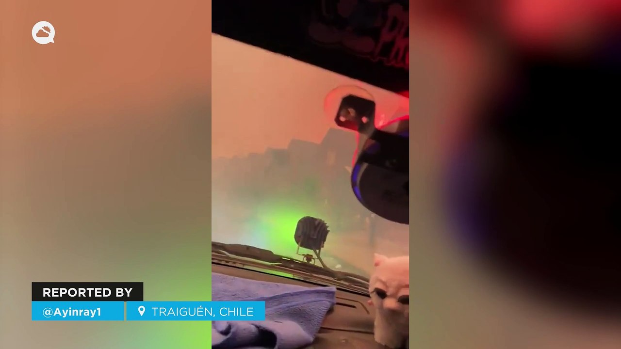 A massive forest fire is raging in Traiguén, Chile! Several buildings have been destroyed