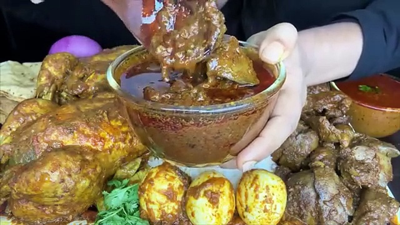 ASMR EATING SPICY WHOLE CHICKEN CURRY,CHICKEN LIVER CURRY,GREEN CHILLI,EGG MASALA,WHITE RICE,SALAD