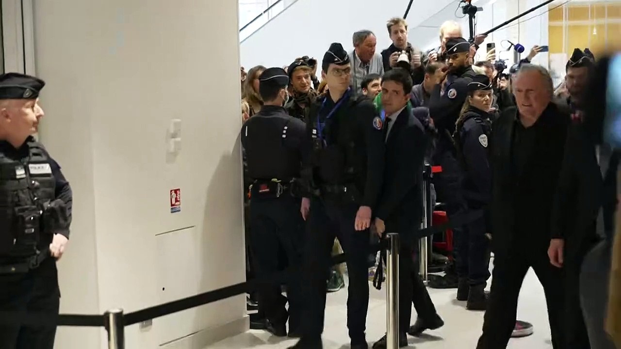 Missbrauchsprozess gegen Gérard Depardieu hat begonnen