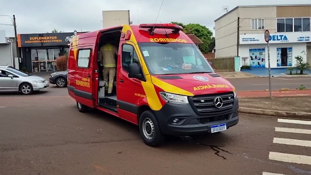 Motociclista fica ferido em acidente de trânsito na Avenida Tito Muffato