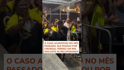 Universitário é recebido com festa em bar onde trabalha após ser baleado por engano #shorts