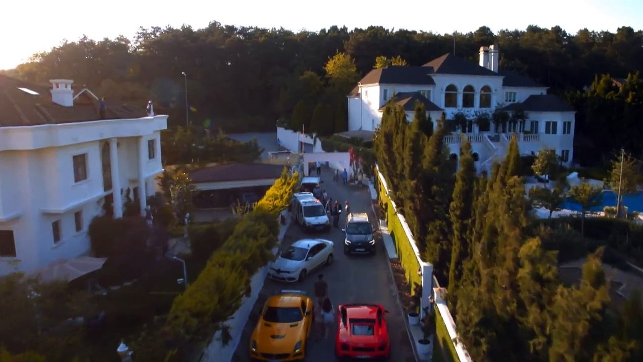 CAPITULO 1  TRAPOS SUCIOS ❤️ (Kirli Sepeti) Melisa Döngel, Ayça Bingöl, Ceren Moray, Cansu Tosun. Bestemsu Ozdemir, Deniz Sarikas, Halil Ibrahim Ceyhan, Serhat Kilic, Serkay